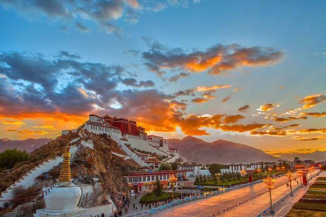 【同行天下】青藏传奇-乌市、拉萨、林芝、羊卓雍措、青海四卧 13日游