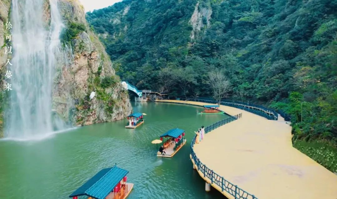 【山水情缘】— 六万情峡、民国风情电影小镇、实景剧《大别山传奇》、船游佛子岭、休闲一日游